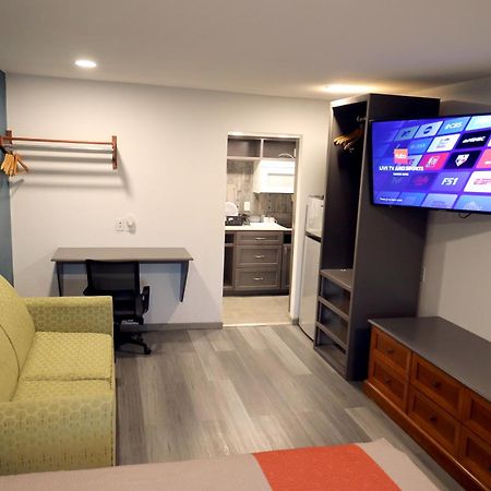 Town Place Studio Apartment Snyder エクステリア 写真
