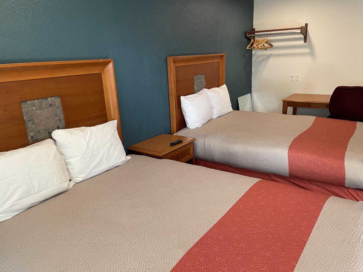 Town Place Studio Apartment Snyder エクステリア 写真