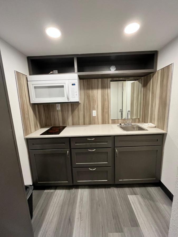 Town Place Studio Apartment Snyder エクステリア 写真