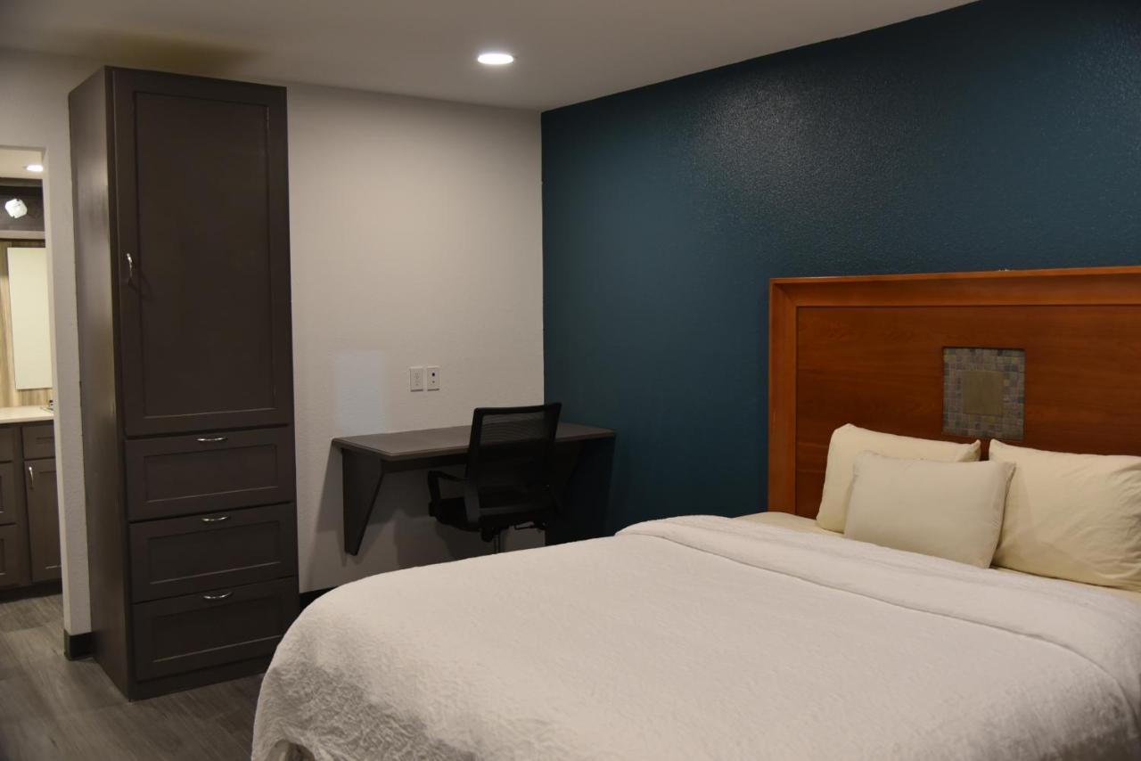 Town Place Studio Apartment Snyder エクステリア 写真