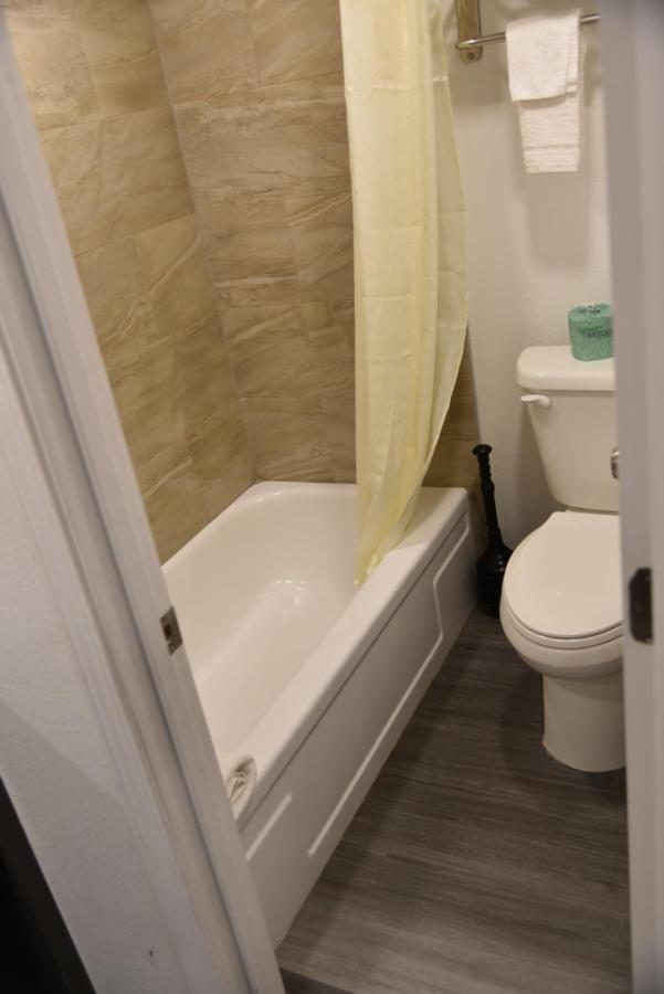 Town Place Studio Apartment Snyder エクステリア 写真