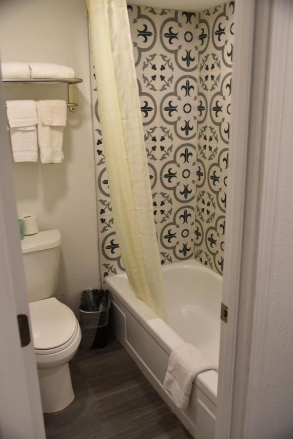 Town Place Studio Apartment Snyder エクステリア 写真