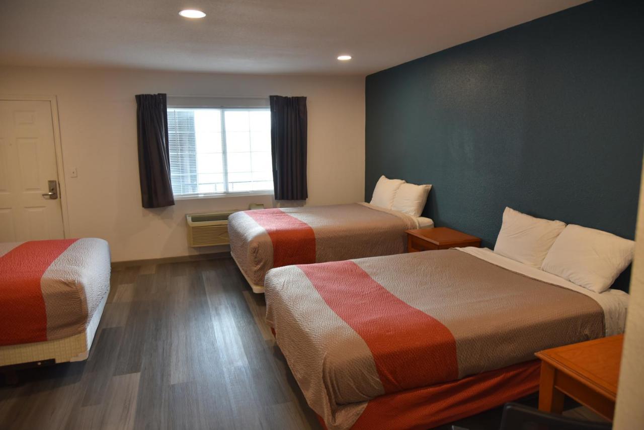 Town Place Studio Apartment Snyder エクステリア 写真