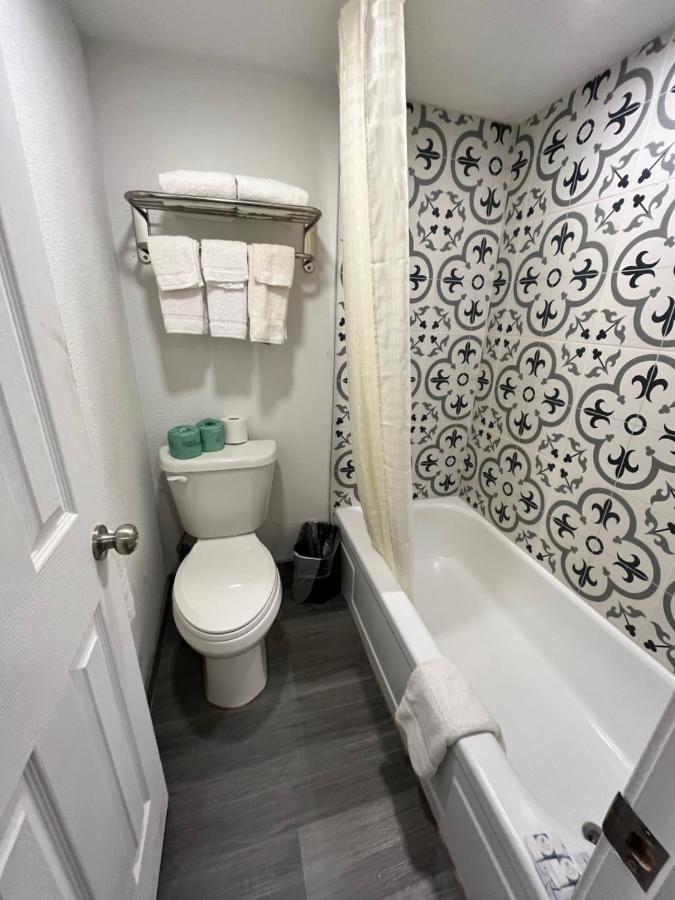 Town Place Studio Apartment Snyder エクステリア 写真