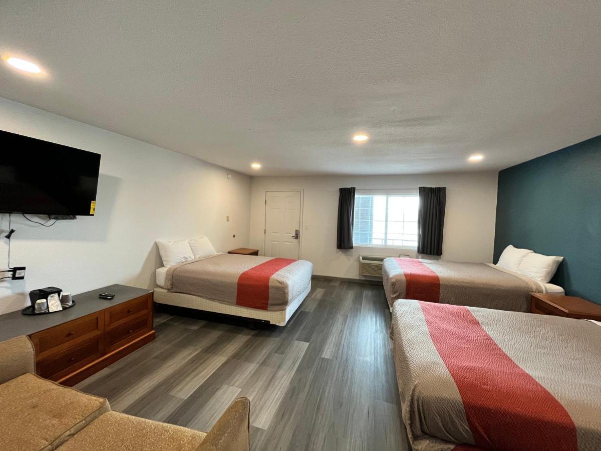 Town Place Studio Apartment Snyder エクステリア 写真