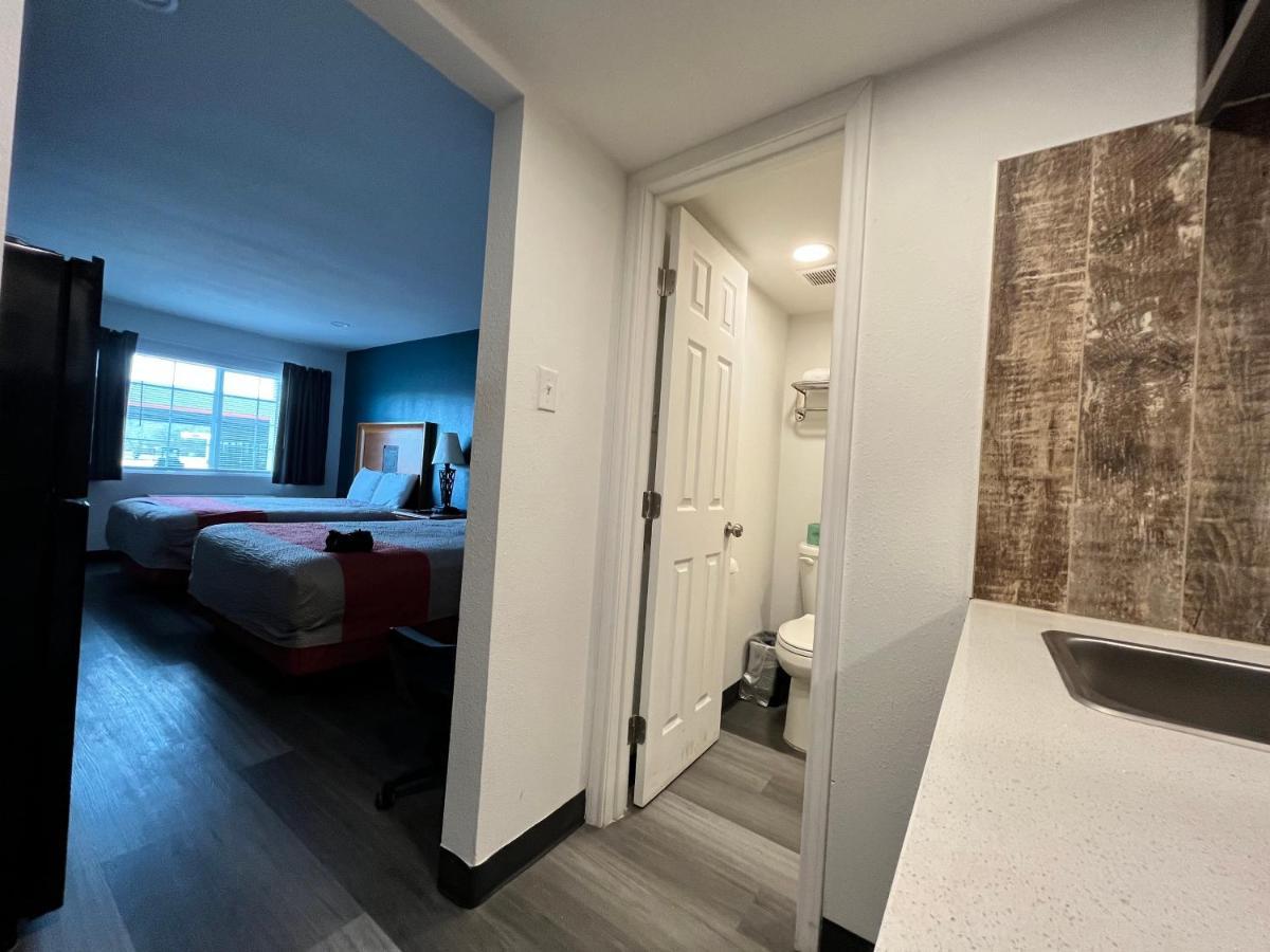 Town Place Studio Apartment Snyder エクステリア 写真