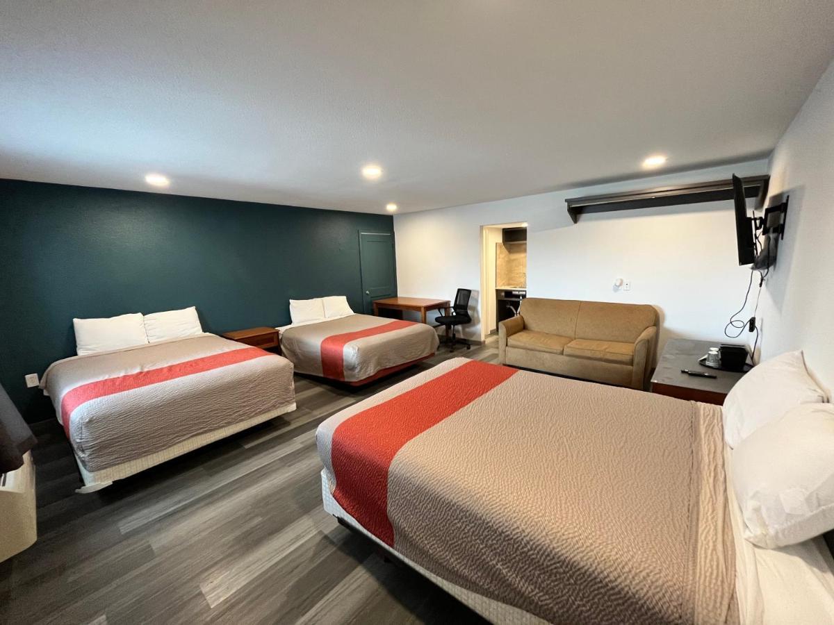 Town Place Studio Apartment Snyder エクステリア 写真
