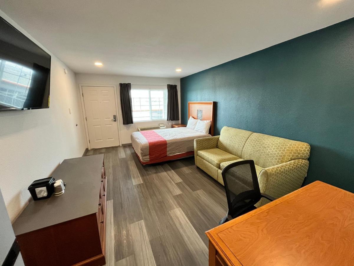 Town Place Studio Apartment Snyder エクステリア 写真