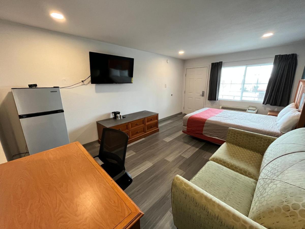 Town Place Studio Apartment Snyder エクステリア 写真