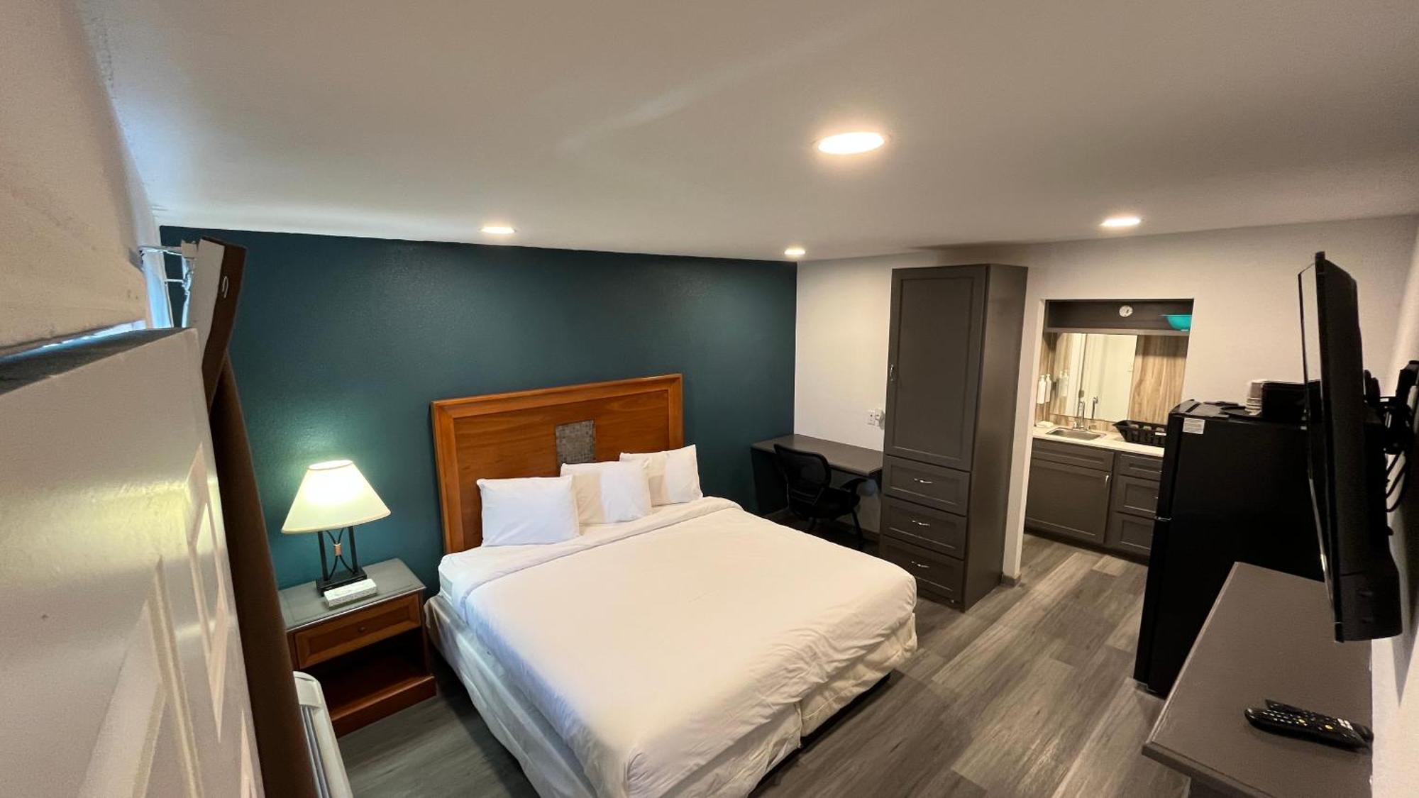 Town Place Studio Apartment Snyder エクステリア 写真