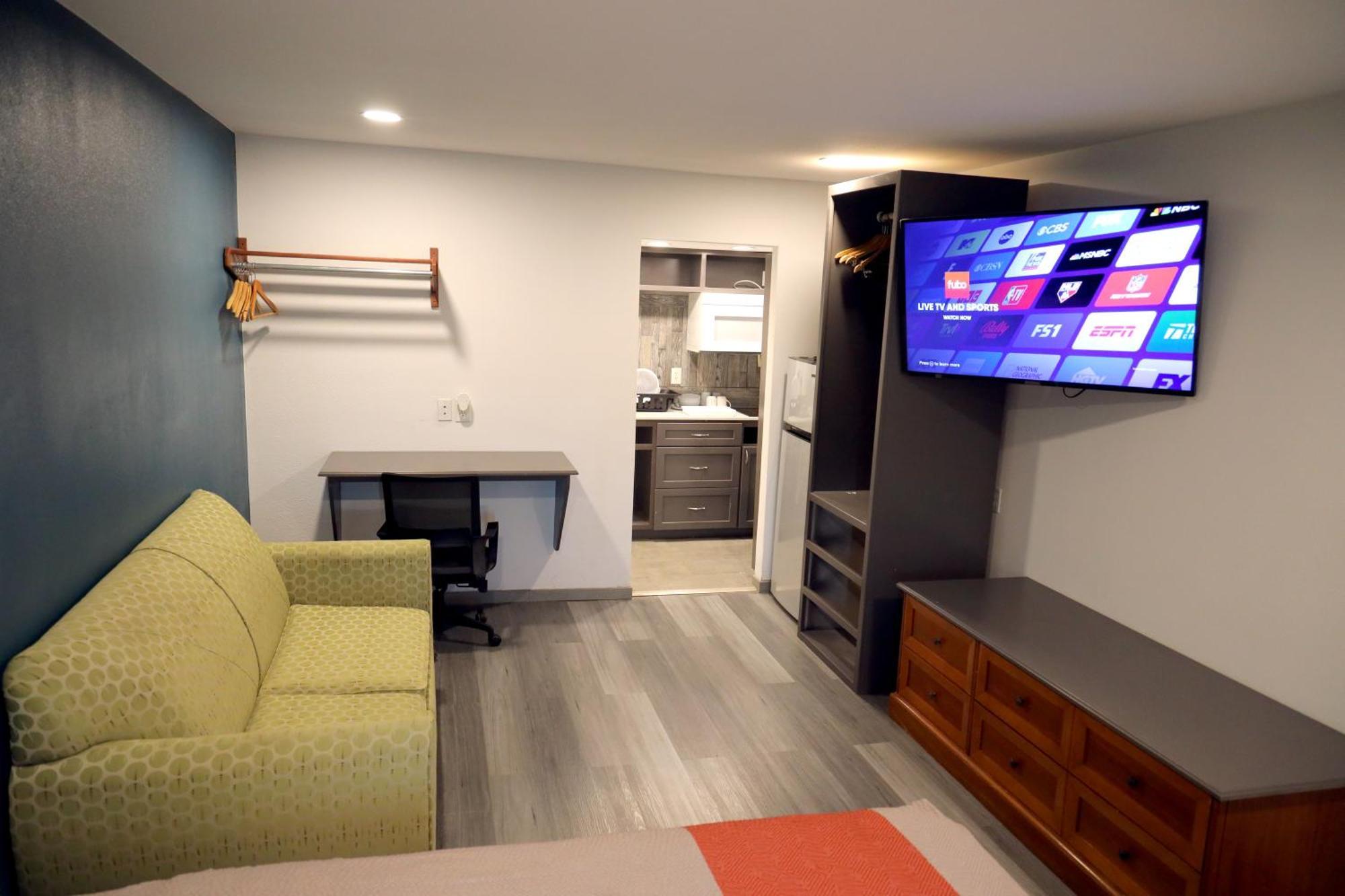 Town Place Studio Apartment Snyder エクステリア 写真