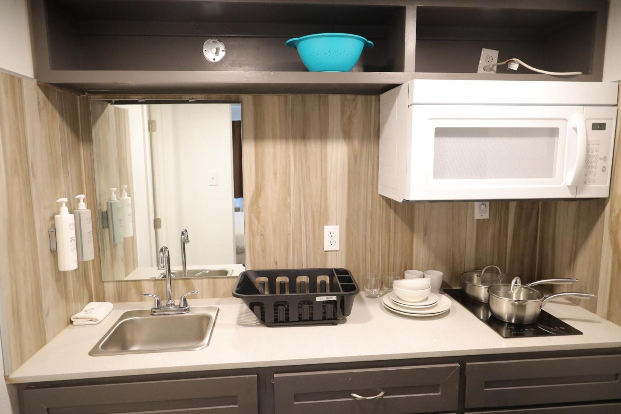 Town Place Studio Apartment Snyder エクステリア 写真