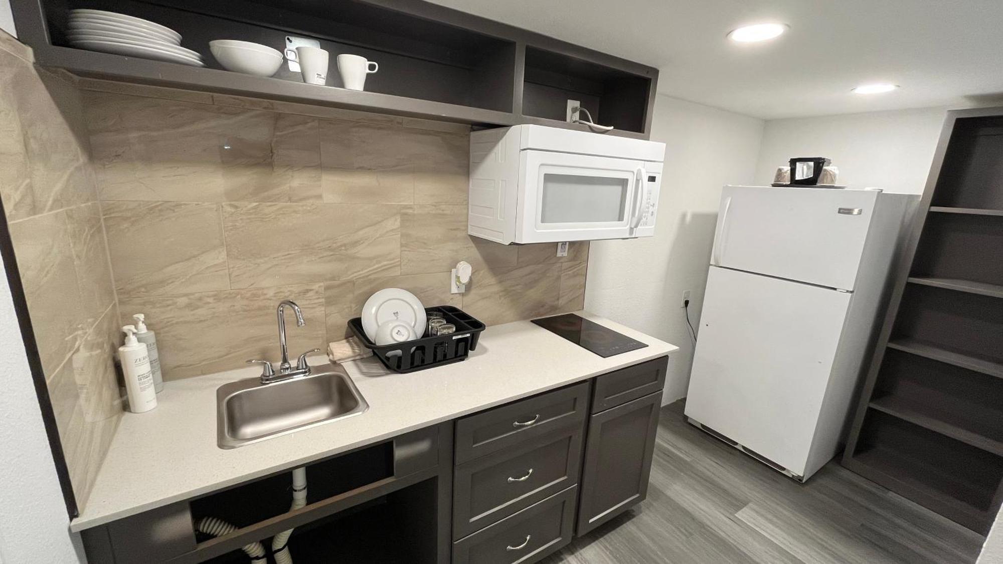 Town Place Studio Apartment Snyder エクステリア 写真